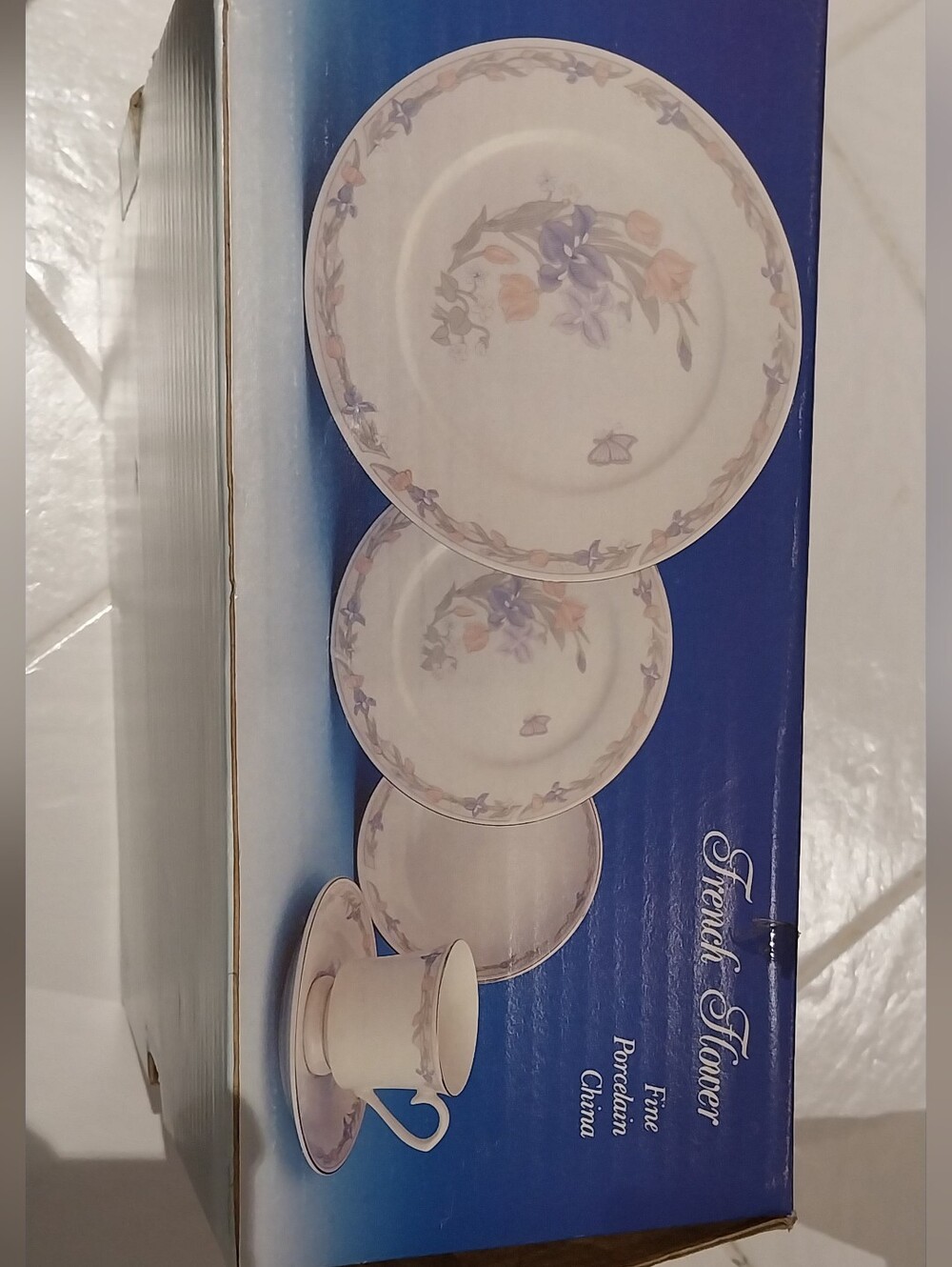 Brand New Floral Dinnerware Set - Cream and Pastel Floral